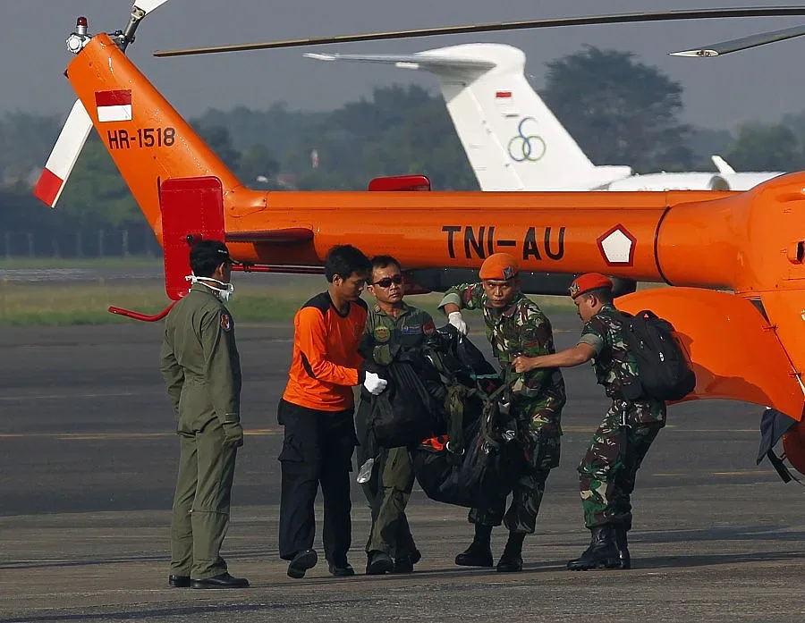 Откриха черната кутия на разбития "Сухой"