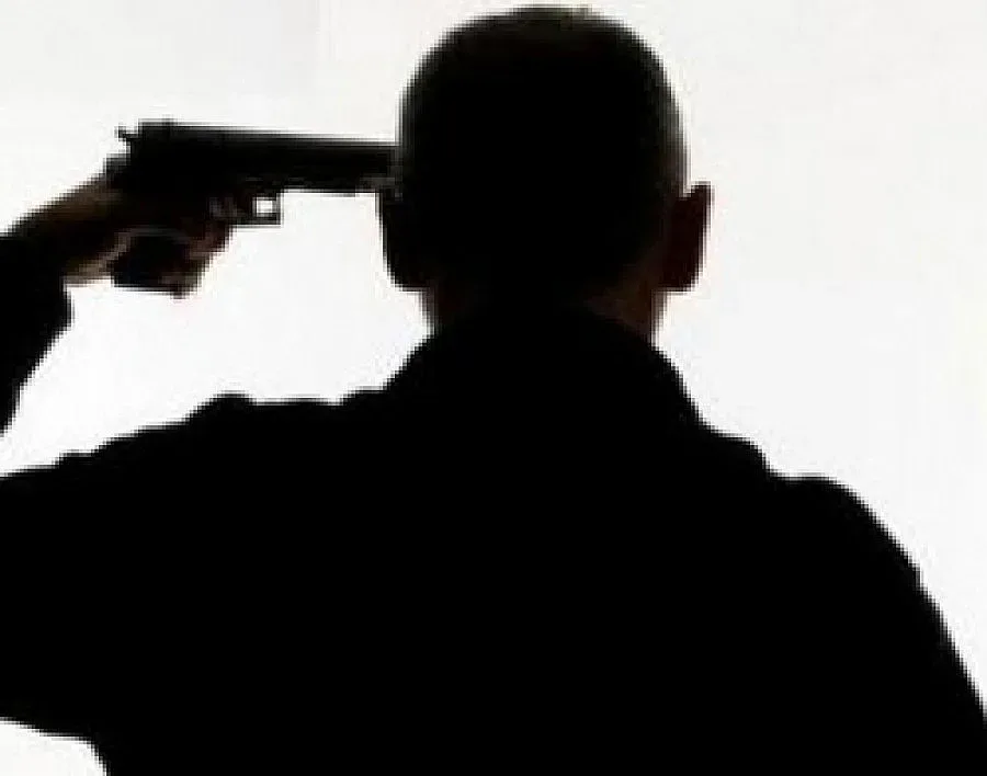 Общински шеф се гръмна в главата