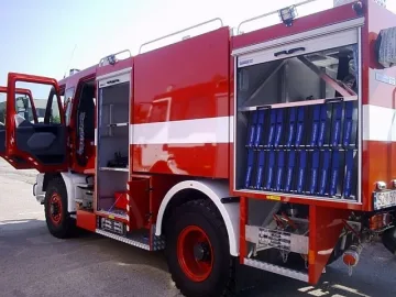 Взрив в мандра вдигна пожарната на крак