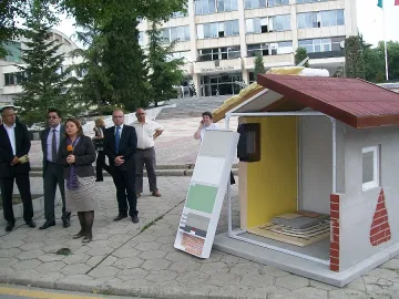 Санирането на панелките тръгва през юли