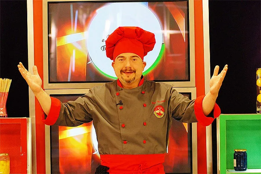 Ути бърка манджи в парка