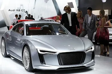 Разбиха банда за легализиране на крадени коли