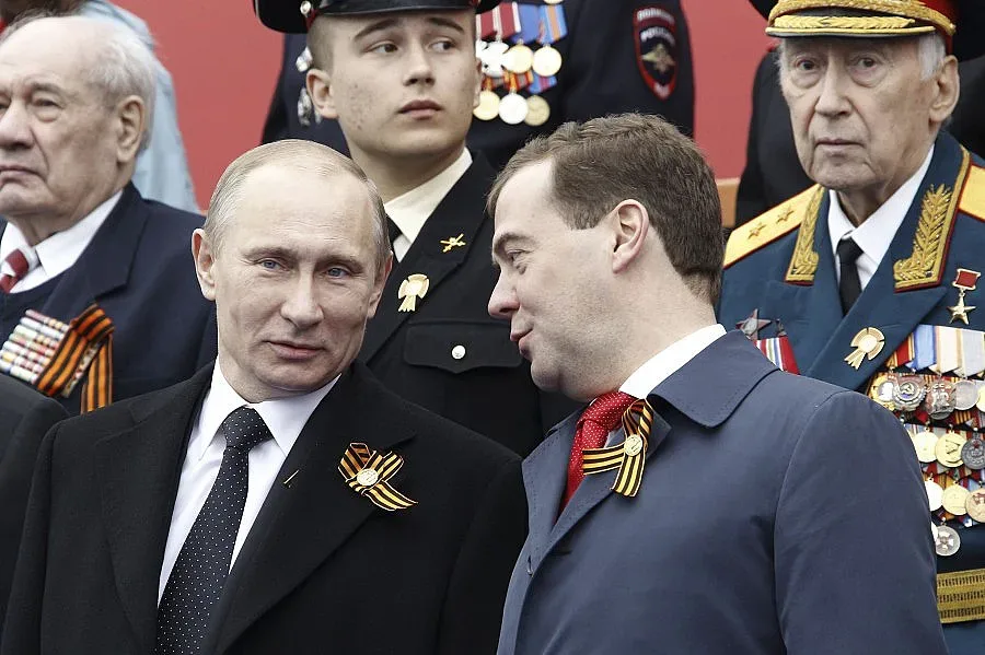 Путин праща Медведев на Г-8 в САЩ