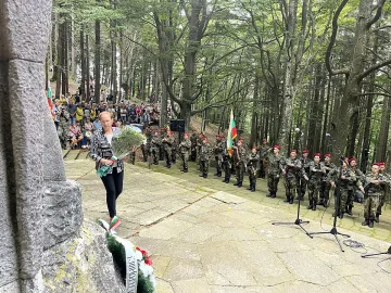 Възгласи “ДА ЖИВЕЕ БЪЛГАРИЯ!” огласиха връх Бузлуджа