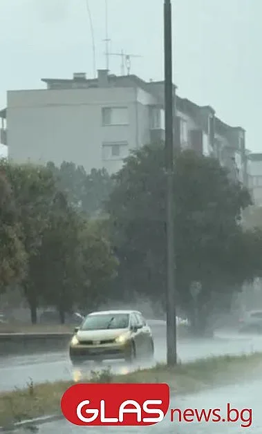 Пожар и потоп в Пловдив! Трещи и в София /ОБНОВЕНА/