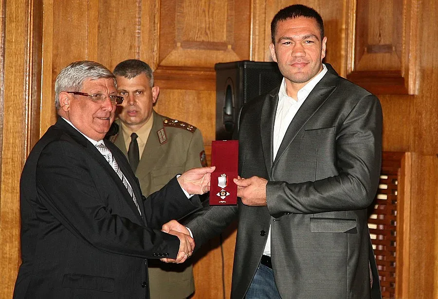 Кобрата взе и армейска награда