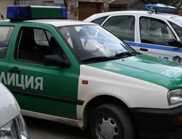 Рецидивист изнасили момиче пред майката