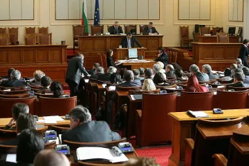 Чиновниците с бонус до 80 % от годишната заплата