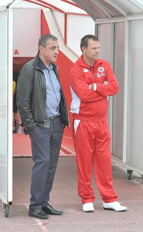 Стойчо Младенов изгря на портрет