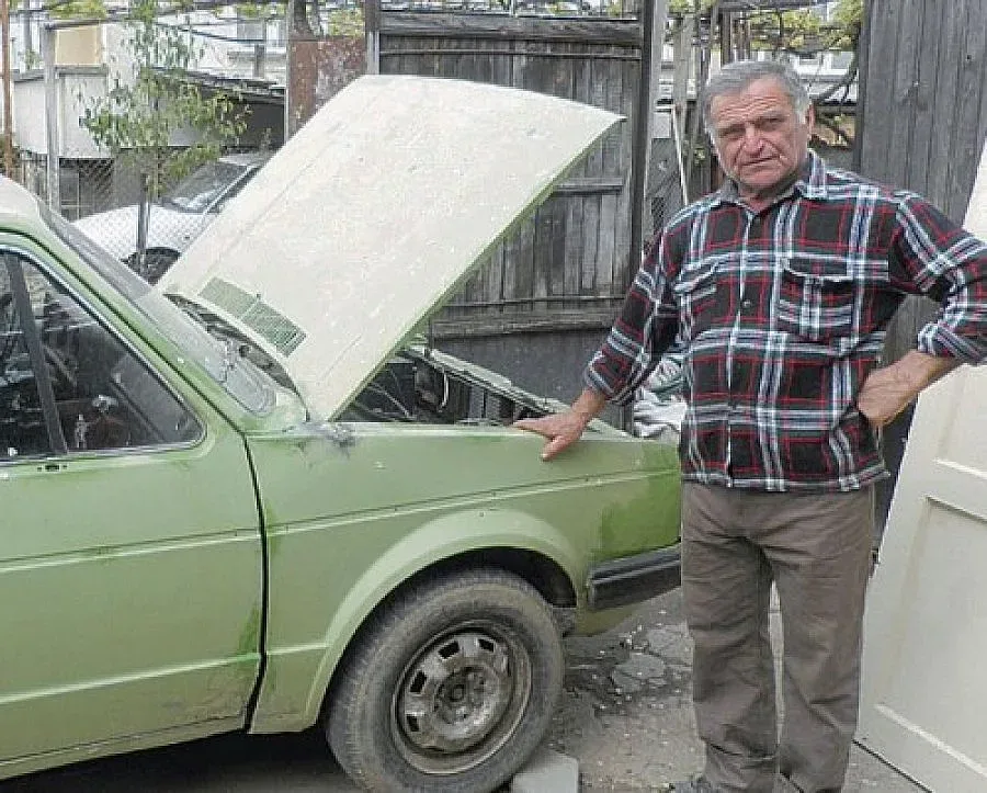 Нашенец превърна голфа си в електромобил