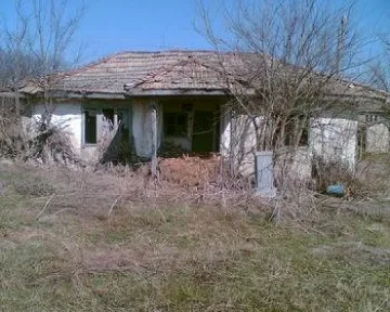 Две села опустяха за година