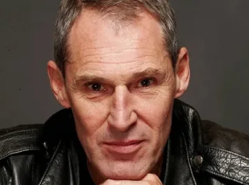 Бен Крос написа текст за Кацарова