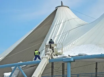 Пак се скъса шатрата пред Централна гара