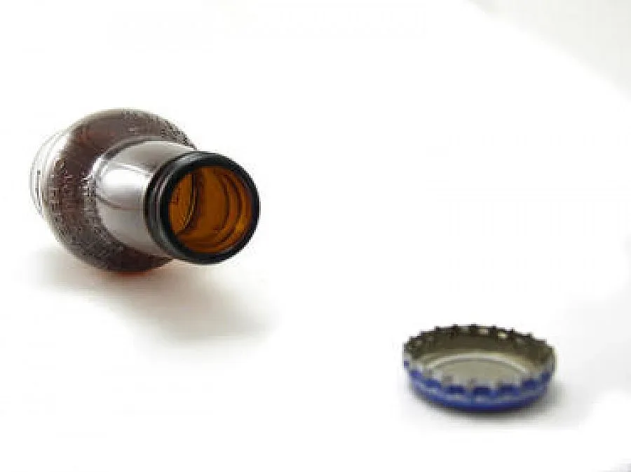 Бандит нокаутира с бутилка продавачка за 30 лв.