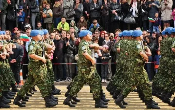 Вертолет „Ми–17” откри военния парад