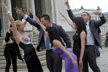 Хитът на 2012: На бала пешком 
