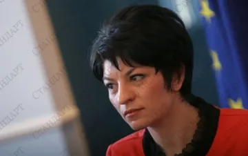 Атанасова: Не се страхувам от фармацевтичните шефове 