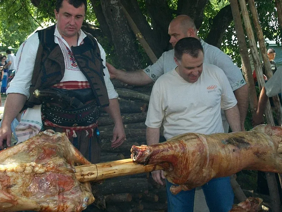 Миро Найденов въртя чеверме край Арбанаси