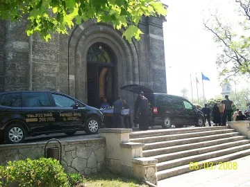 Свекърва и зълва изпратиха вдовицата на Мишо Бирата