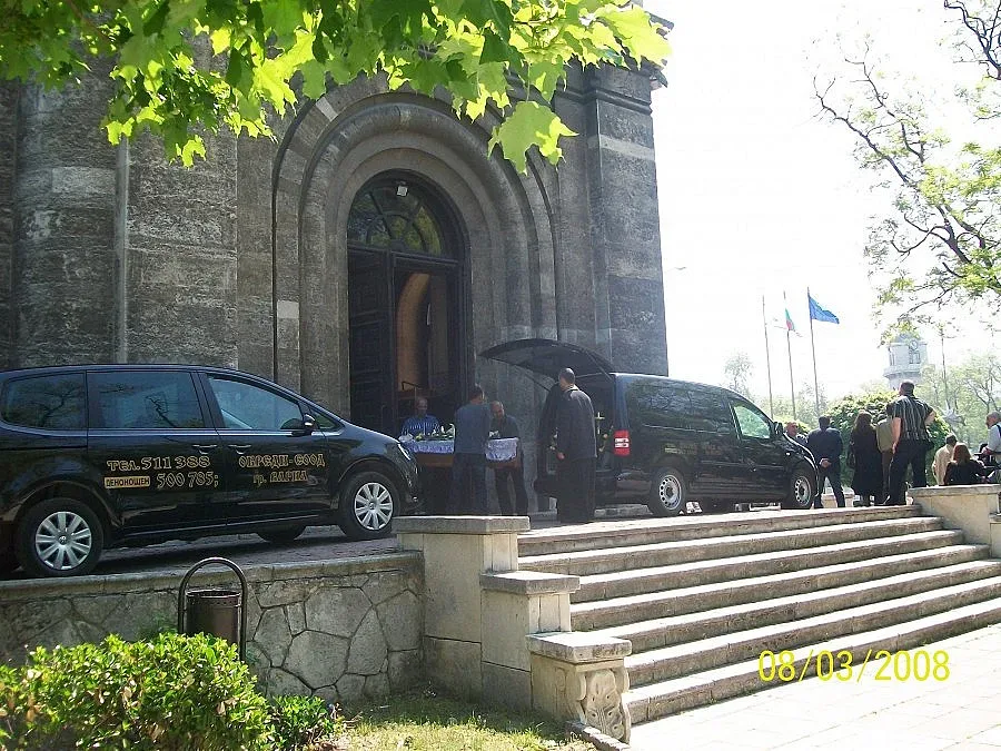 Свекърва и зълва изпратиха вдовицата на Мишо Бирата
