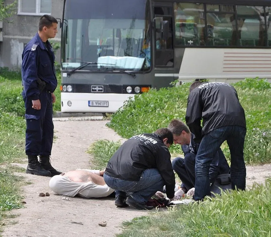 Зрелищен арест на двама при улична сделка с боеприпаси