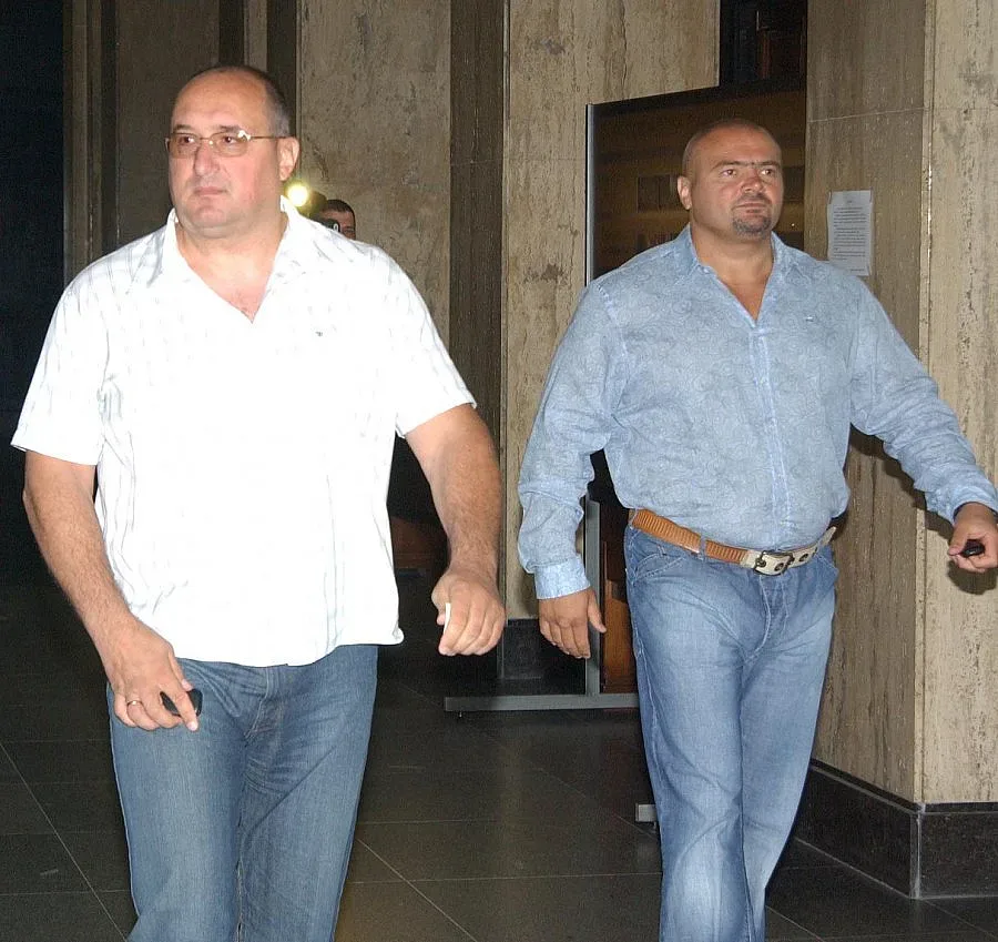 Братя Галеви ще лежат близо до имението си