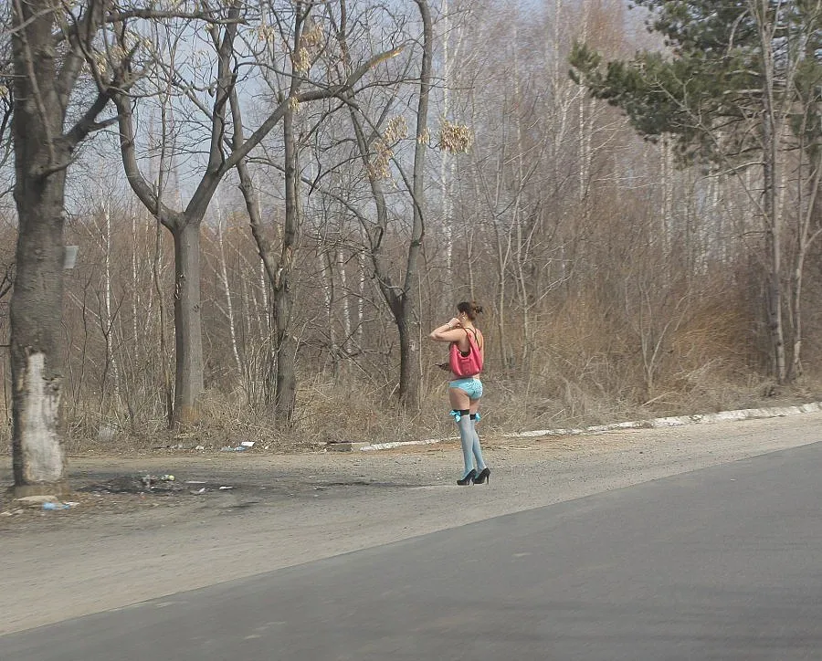 Проститутка и сутеньор ужилиха румънски тираджия