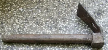 Внук счупи черепа на дядо си с тесла заради телевизор