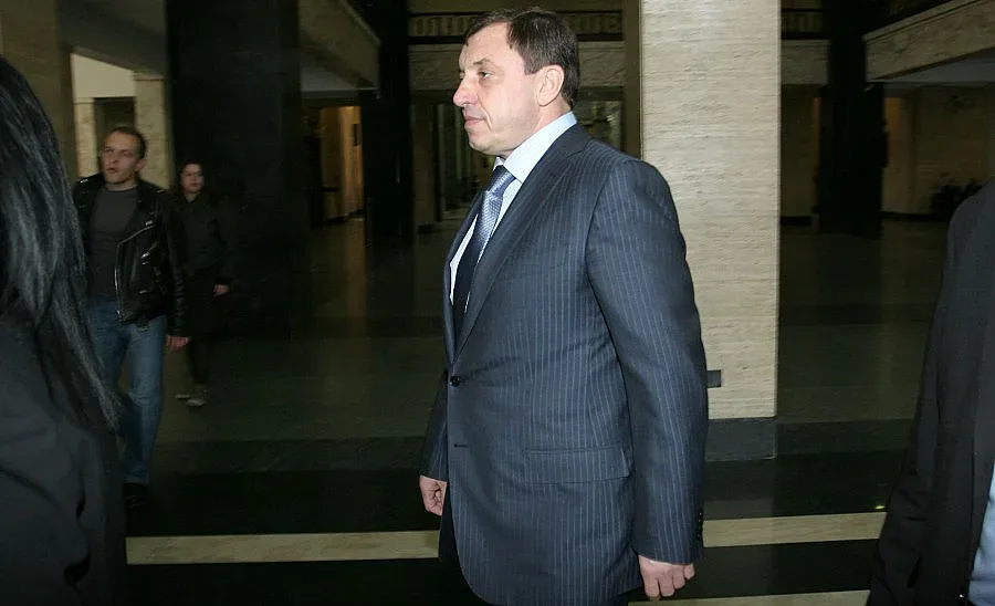 Вкараха в ареста Алексей Петров