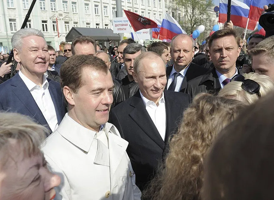 Путин и Медведев на бира в "Жигули"