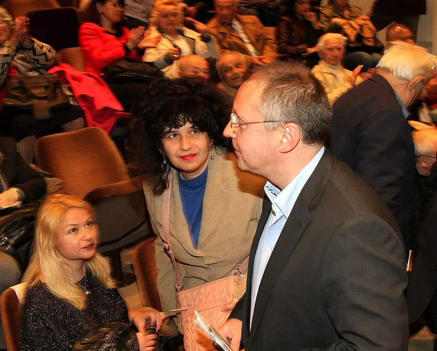 1 май: Станишев на трибуната, Първанов - в публиката