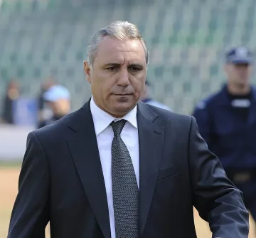 Грешници искат прошка от Ицо 