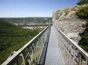 Чешки крадци на метали задигнаха 10-тонен мост