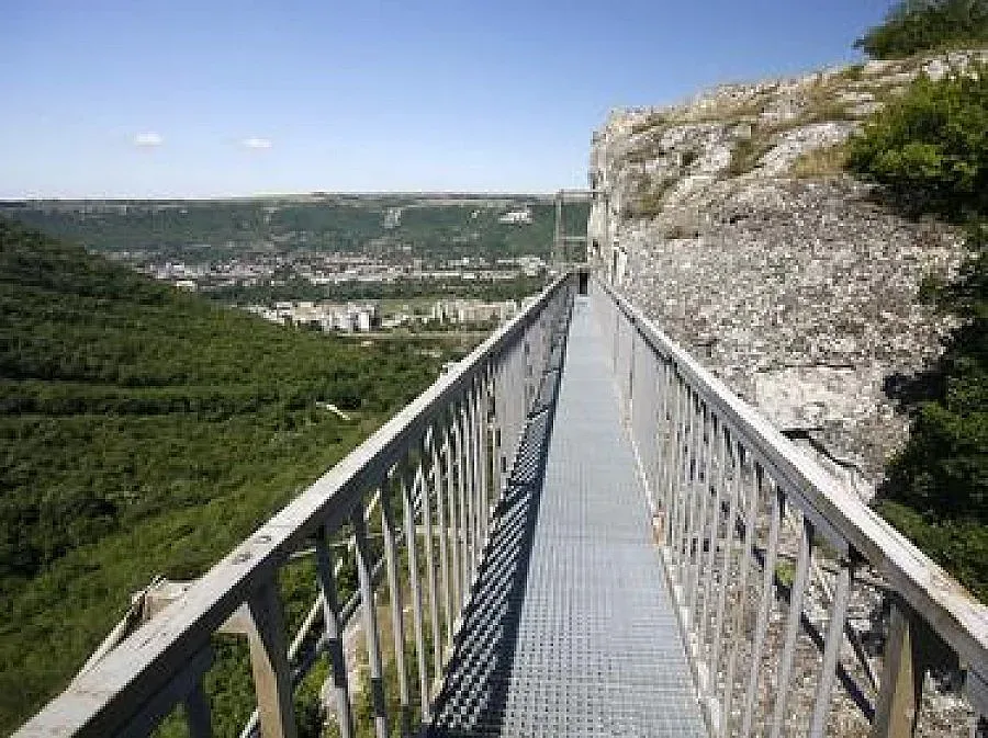 Чешки крадци на метали задигнаха 10-тонен мост