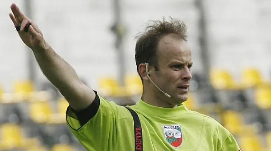 Съдията на дербито: Лъжа е за фланелката