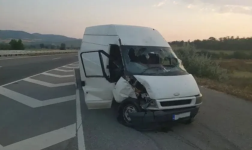 Кърваво меле на магистрала „Струма“! Жена и дете загинаха