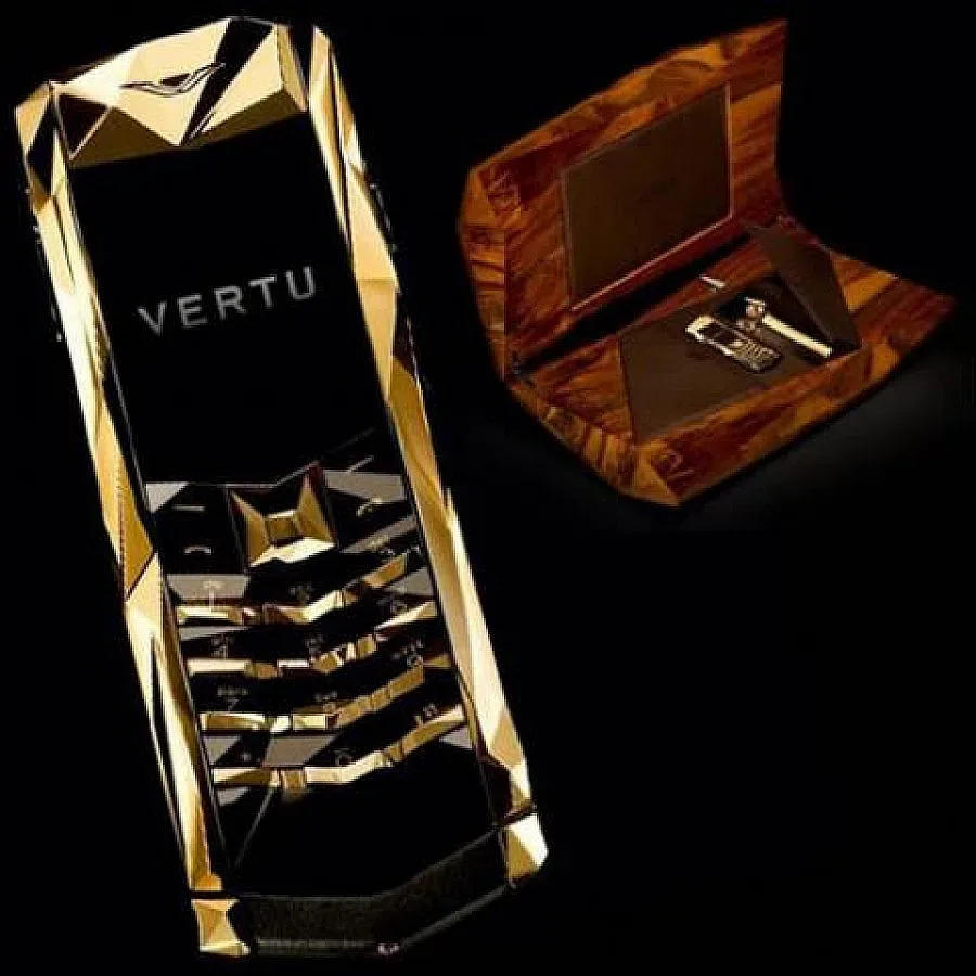 Nokia продава луксозните си Vertu