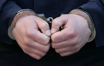 Английският педофил остава в търновския арест