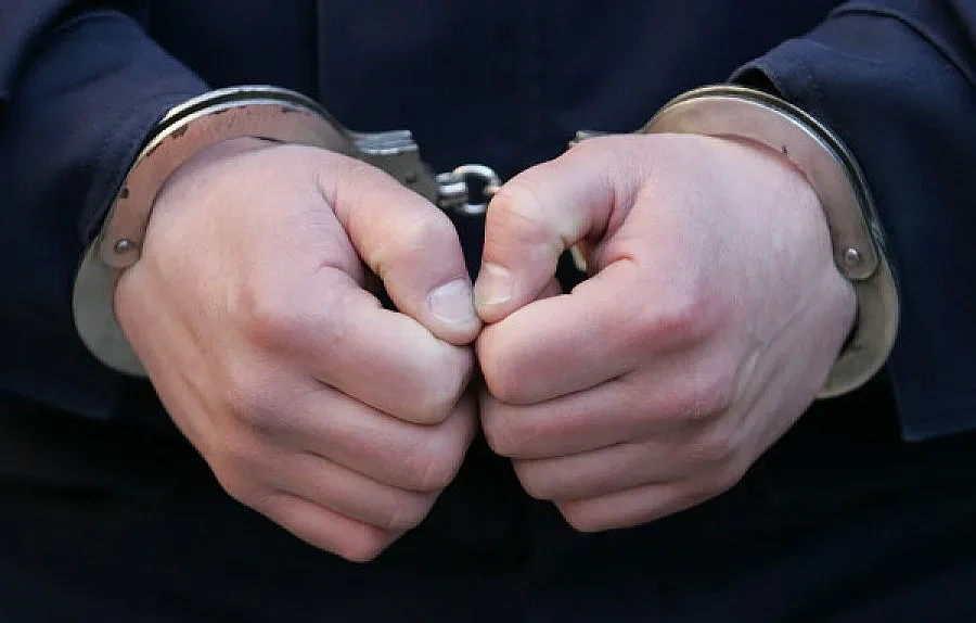 Английският педофил остава в търновския арест