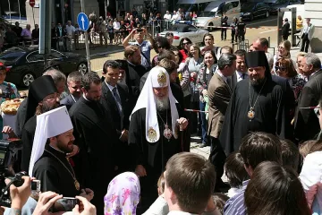 Патриарх Кирил кръсти Троян българското си кутре 