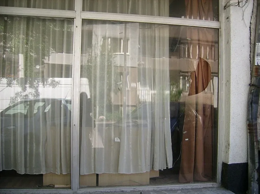 Счупиха стъклото на офис на БСП 