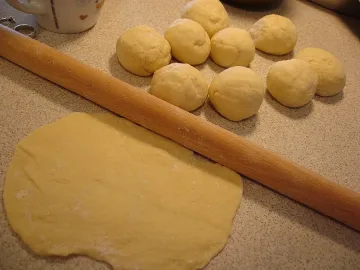 Пирожки пратиха над 100 деца в болница 