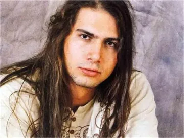 Синът на Ламбо гушка и целува непознати  