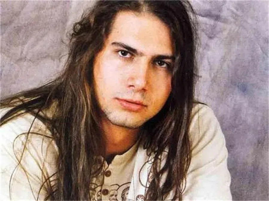 Синът на Ламбо гушка и целува непознати