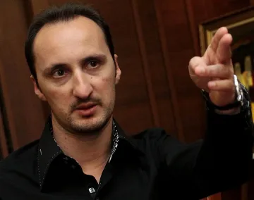 Веско Топалов мести сред Пикасо и Моне