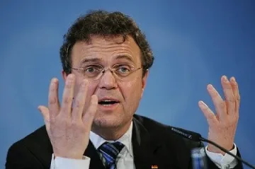 МВР шефът на Германия настоява за временен Шенген 