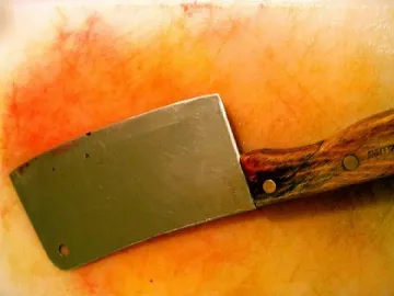 Бандит съсече баба със сатър за 5 лева