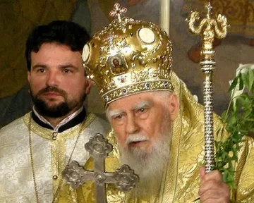 Патриарх Максим гощава Кирил със сьомга и сливова 