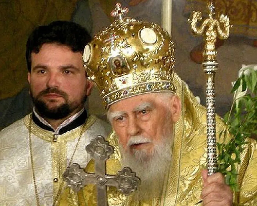 Патриарх Максим гощава Кирил със сьомга и сливова 