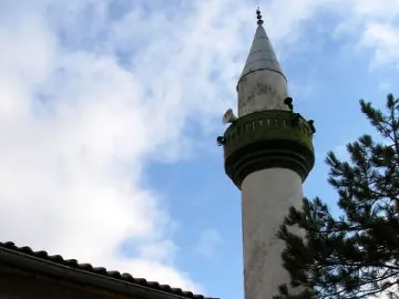 Джамия млъкна, откраднаха уредбата й